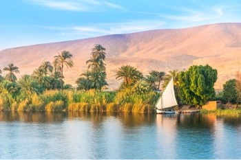 Traditionelle Schiffe bei einer Nilkreuzfahrt im Nildelta entdecken