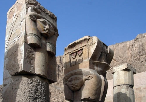 Statuen des Luxor Tempels bei einem Ausflug in Ägypten entdecken