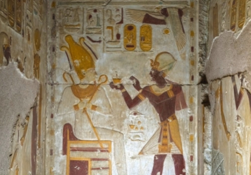 Hieroglyphen im Abydos Tempel bei einem Ausflug entdecken